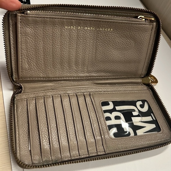 Marc by Marc Jacobs Zip Around Long Clutch Wallet - Picture 6 of 10